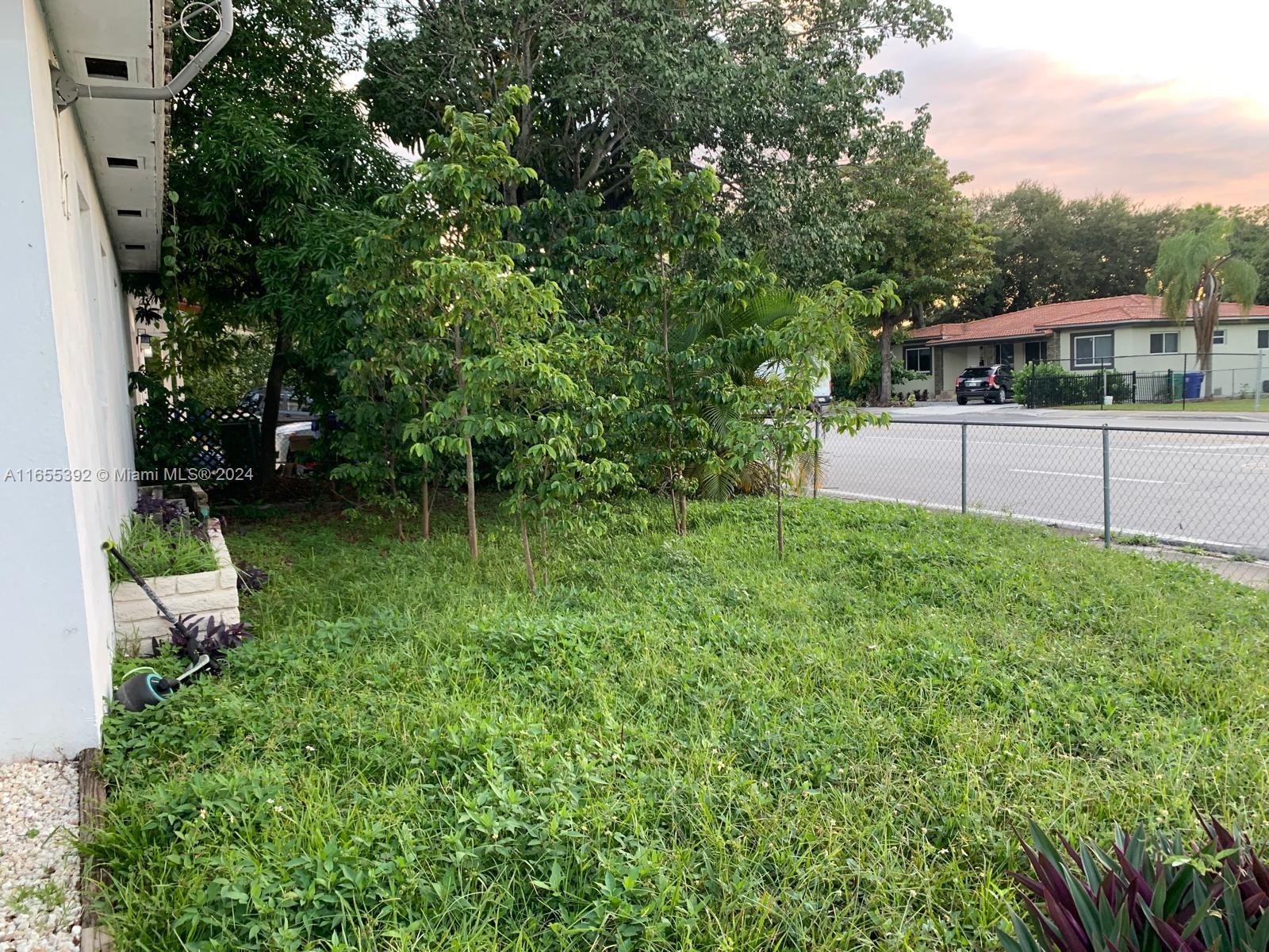 2 Northeast 45th Street, Unit 4 Miami, FL 33137 - Photo 13 of 15 a view of a backyard