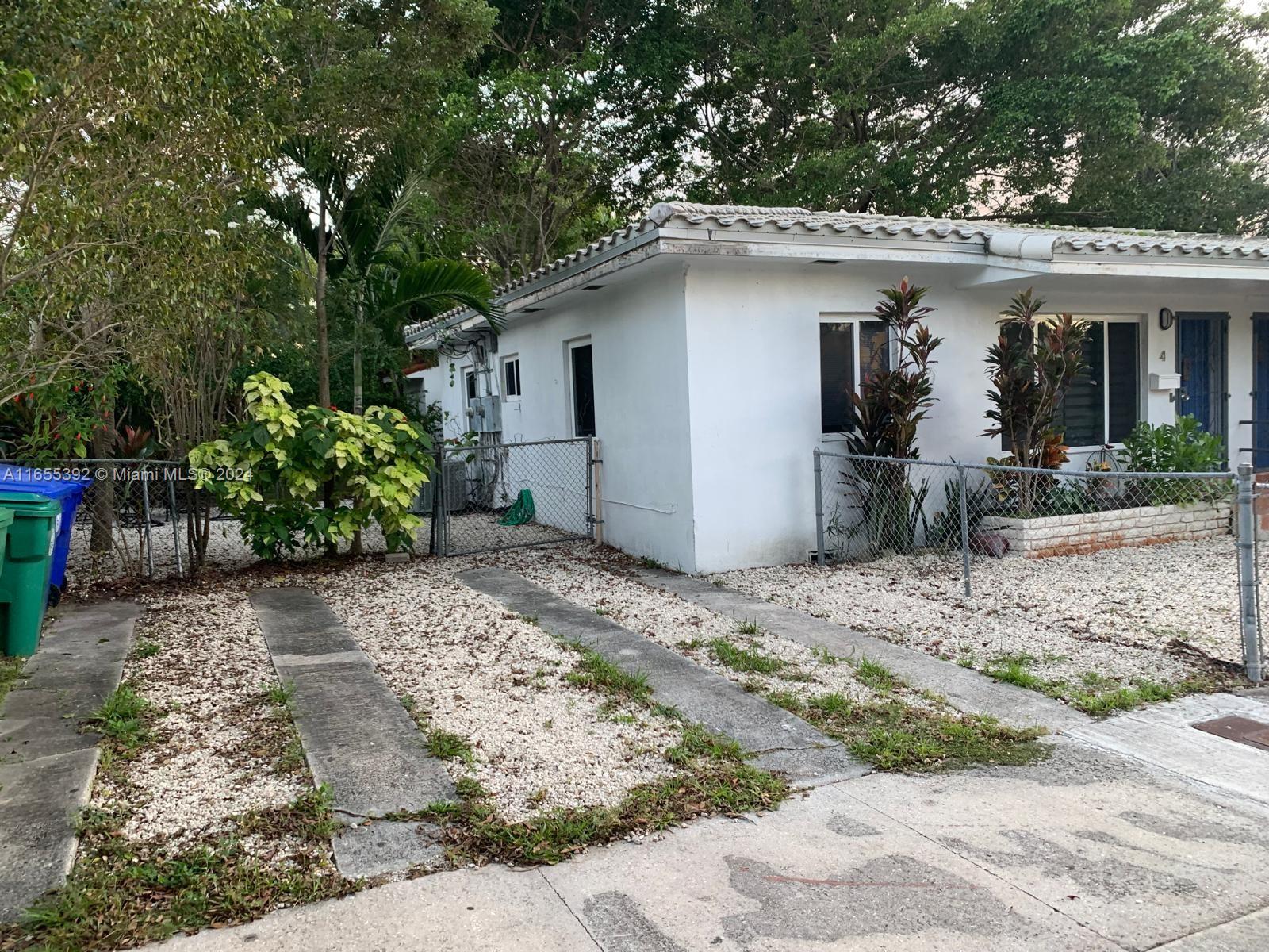 2 Northeast 45th Street, Unit 4 Miami, FL 33137 - Photo 15 of 15 a house with a outdoor space