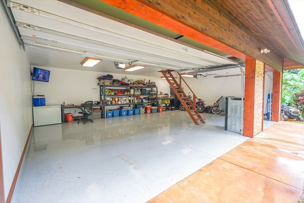 568 U Kamalu Road Kapaa, HI 96746 - Photo 10 of 11 a view of a garage