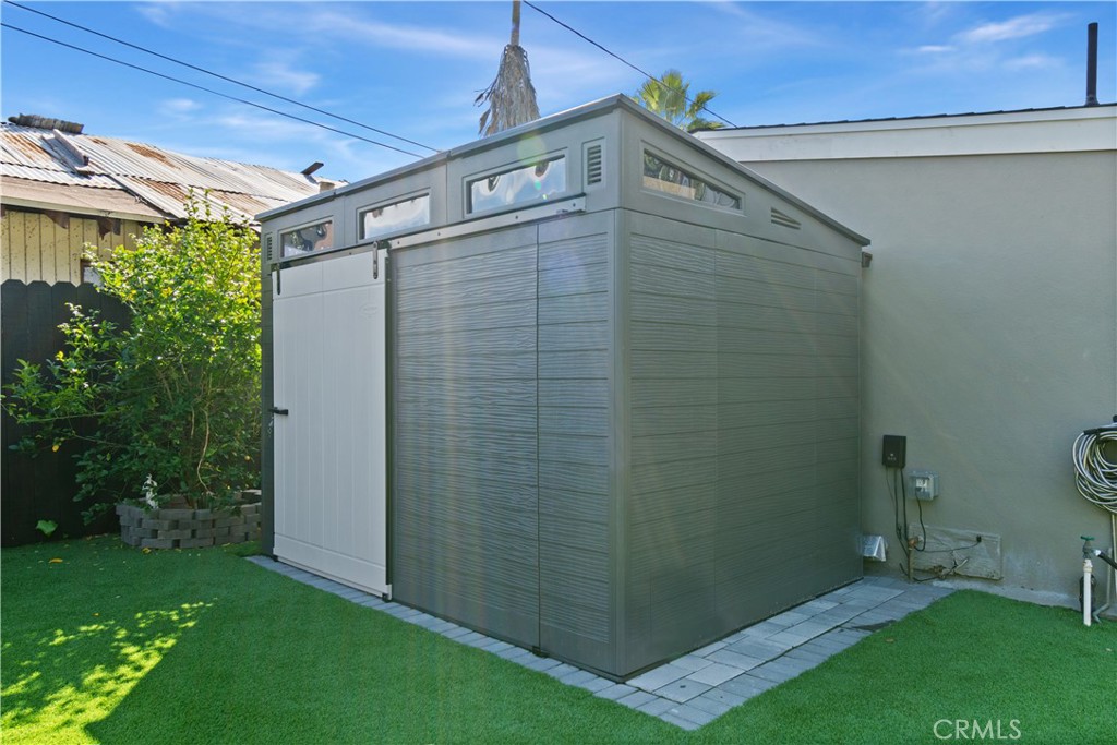 275 Mountain View Street Altadena, CA 91001 - Photo 27 of 30 a bathroom with a shower and a toilet