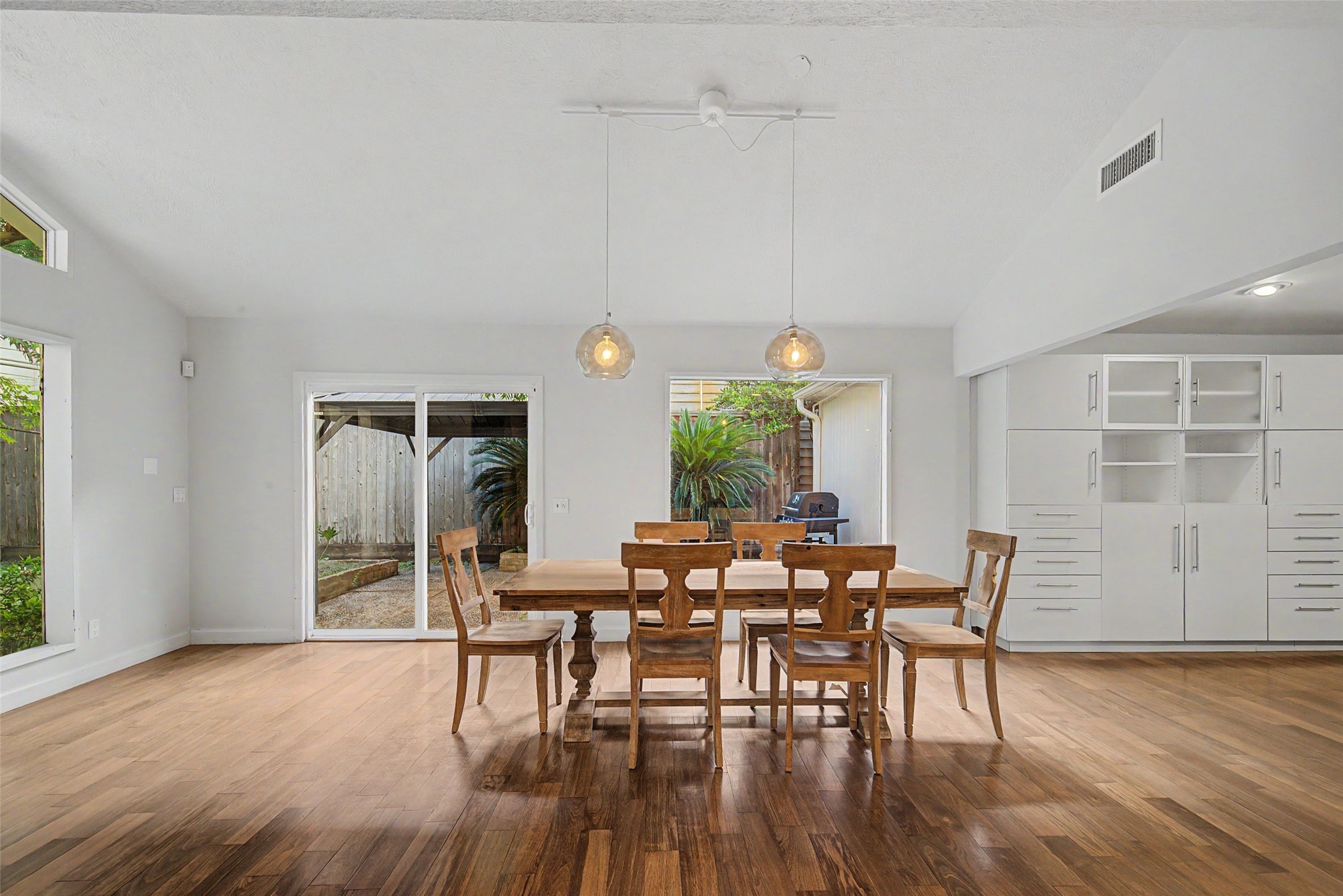 2723 Nottingham Street Houston, TX 77005 - Photo 10 of 47