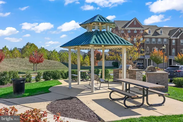 a view of a tennis court