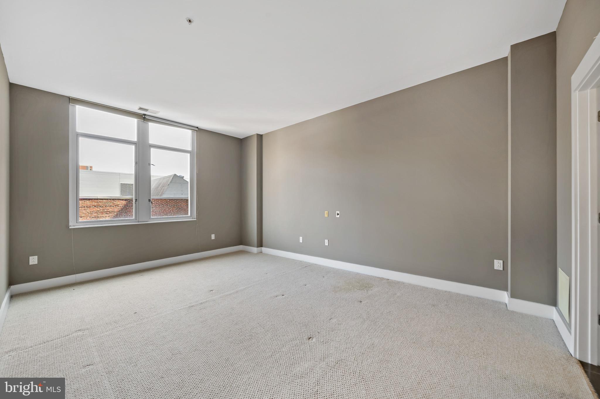 1101 Locust Street, Unit 7I Philadelphia, PA 19107 - Photo 10 of 27 an empty room with windows