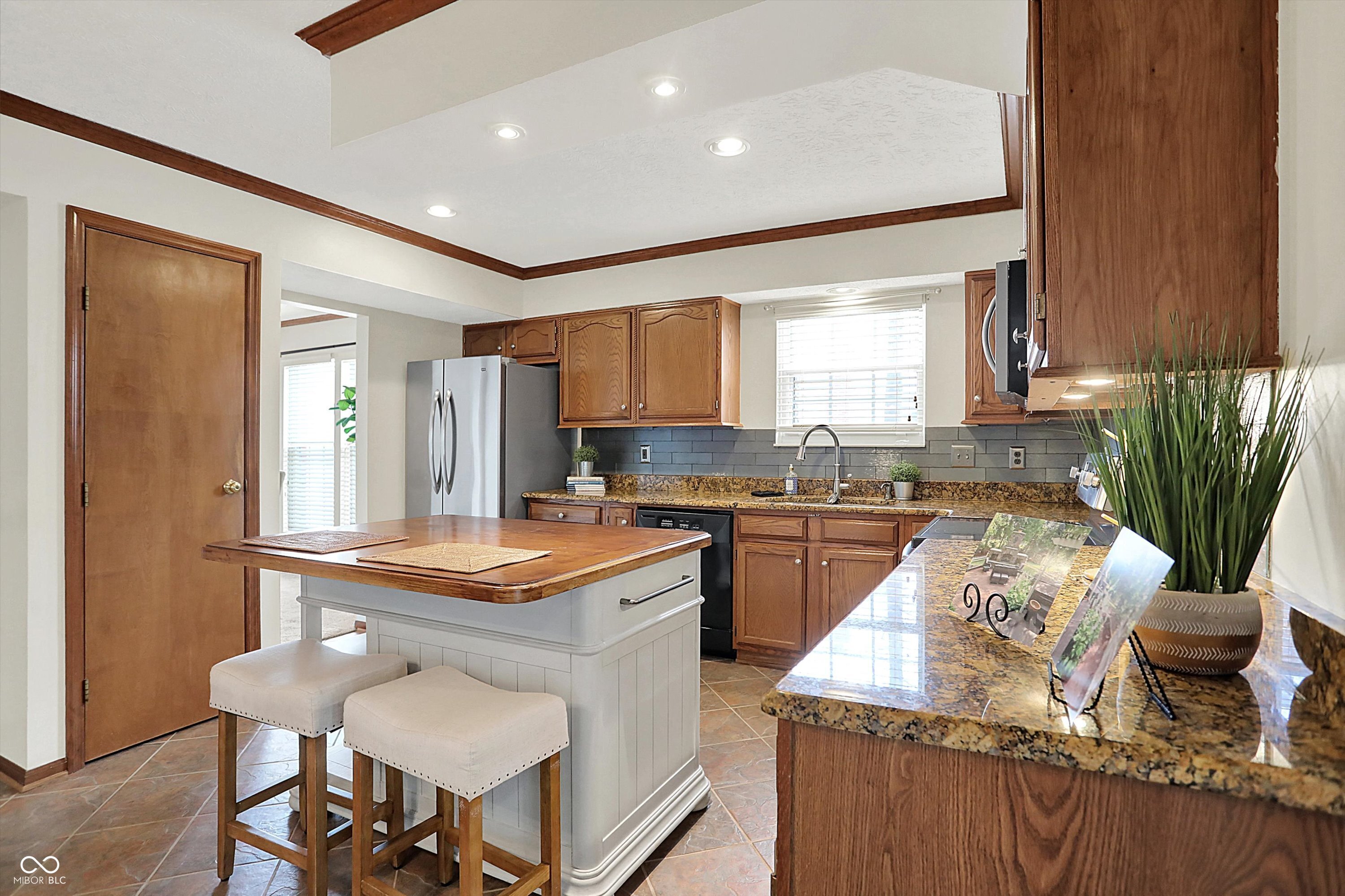 7775 Carly Place Fishers, IN 46038 - Photo 8 of 47