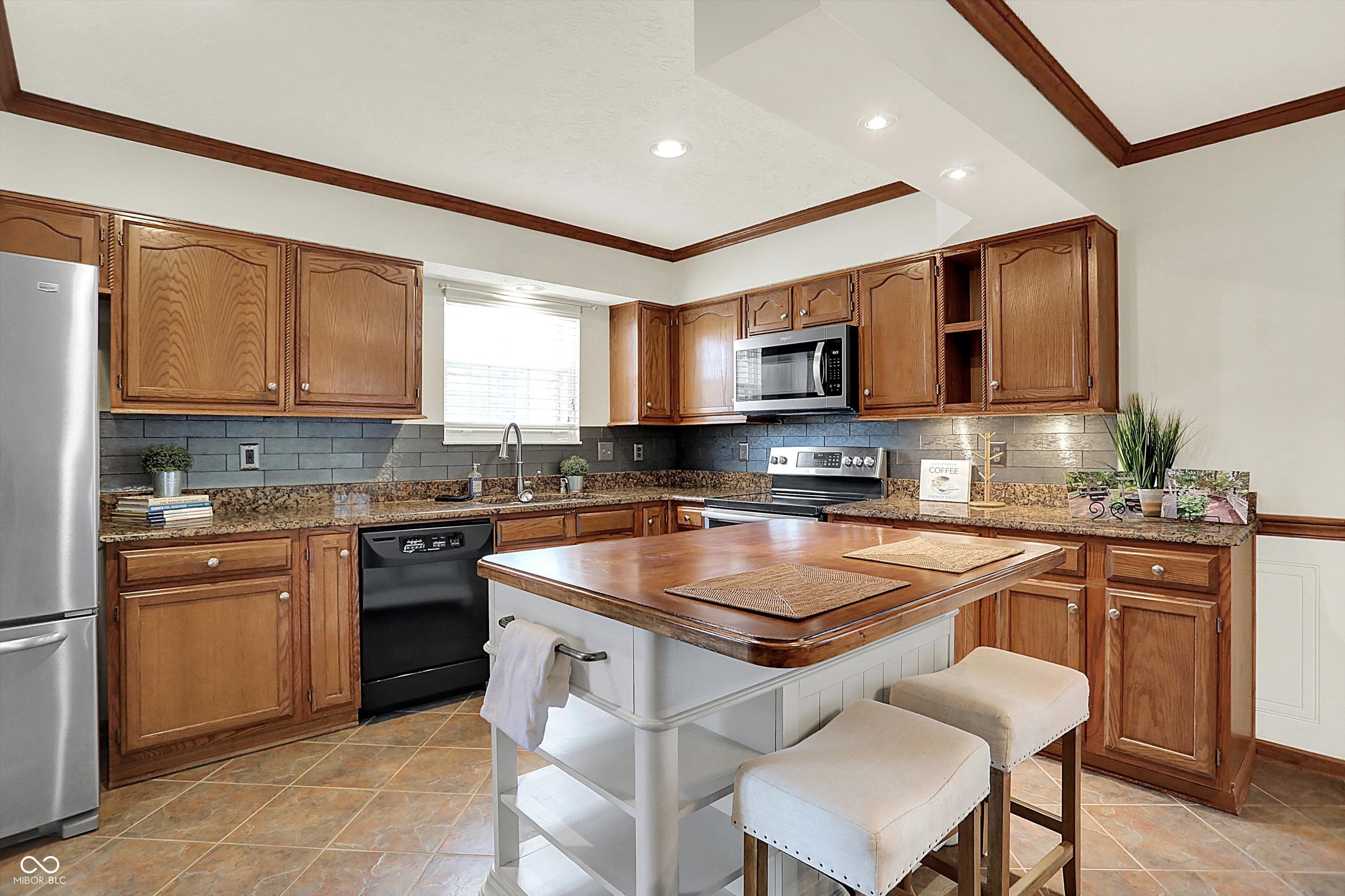 7775 Carly Place Fishers, IN 46038 - Photo 9 of 47