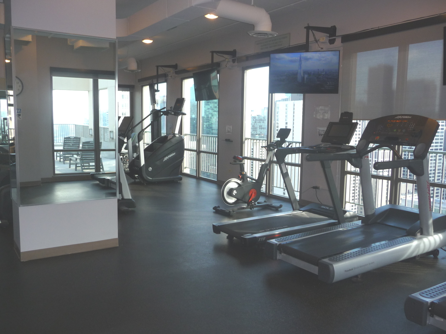 2 East Erie Street, Unit 2204 Chicago, IL 60611 - Photo 22 of 25 a gym hall with exercise machine