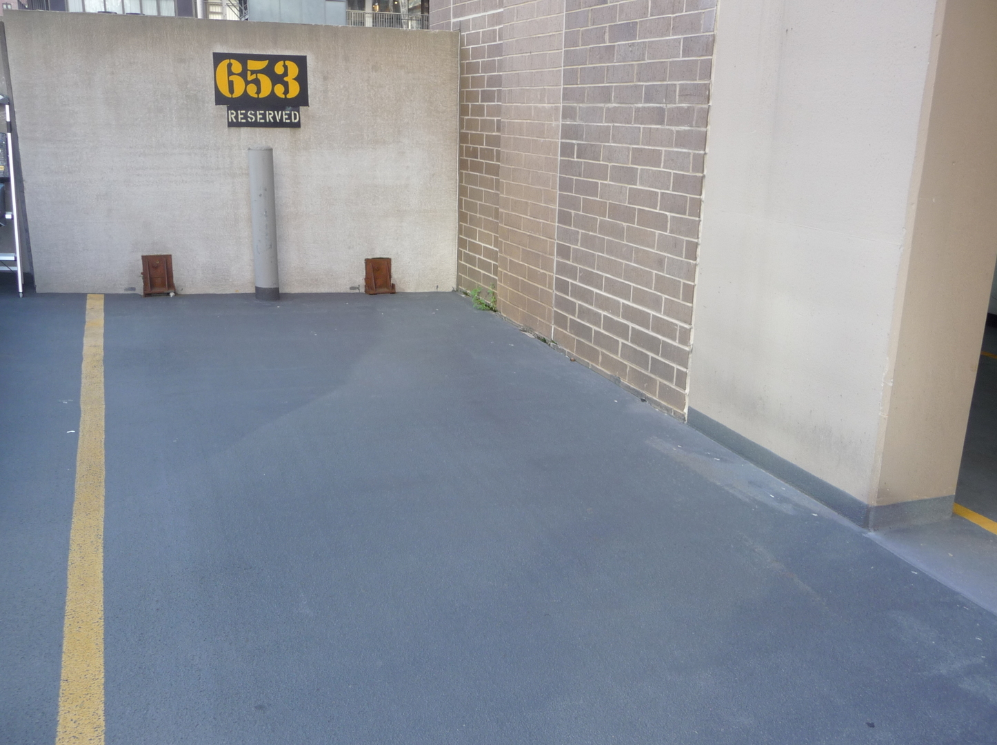 2 East Erie Street, Unit 2204 Chicago, IL 60611 - Photo 24 of 25 a view of a hallway with a hallway