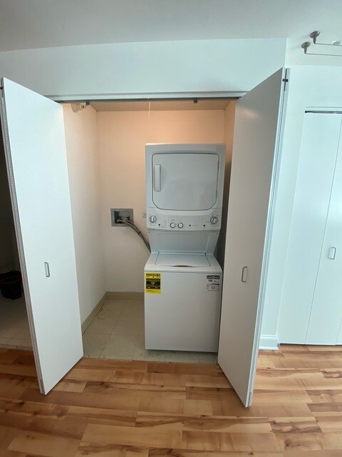 2 East Erie Street, Unit 2204 Chicago, IL 60611 - Photo 9 of 25 a view of washer and dryer