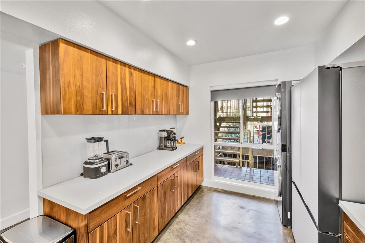 277 East Alejo Road, Unit 101 Palm Springs, CA 92262 - Photo 14 of 42 Kitchen
