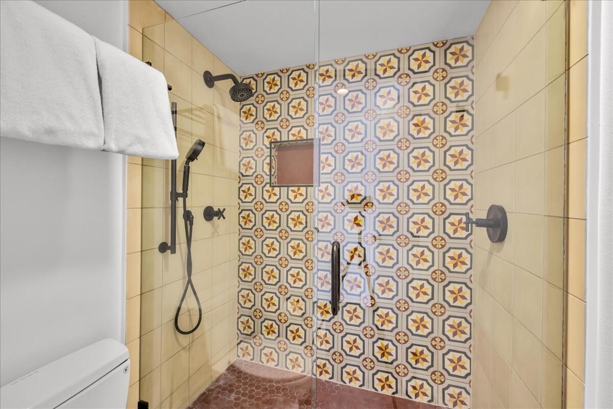 277 East Alejo Road, Unit 101 Palm Springs, CA 92262 - Photo 21 of 42 Bathroom One