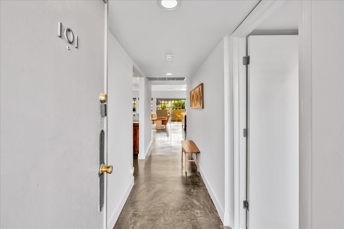 277 East Alejo Road, Unit 101 Palm Springs, CA 92262 - Photo 3 of 42 Entry Hall, Polished Concrete Floors
