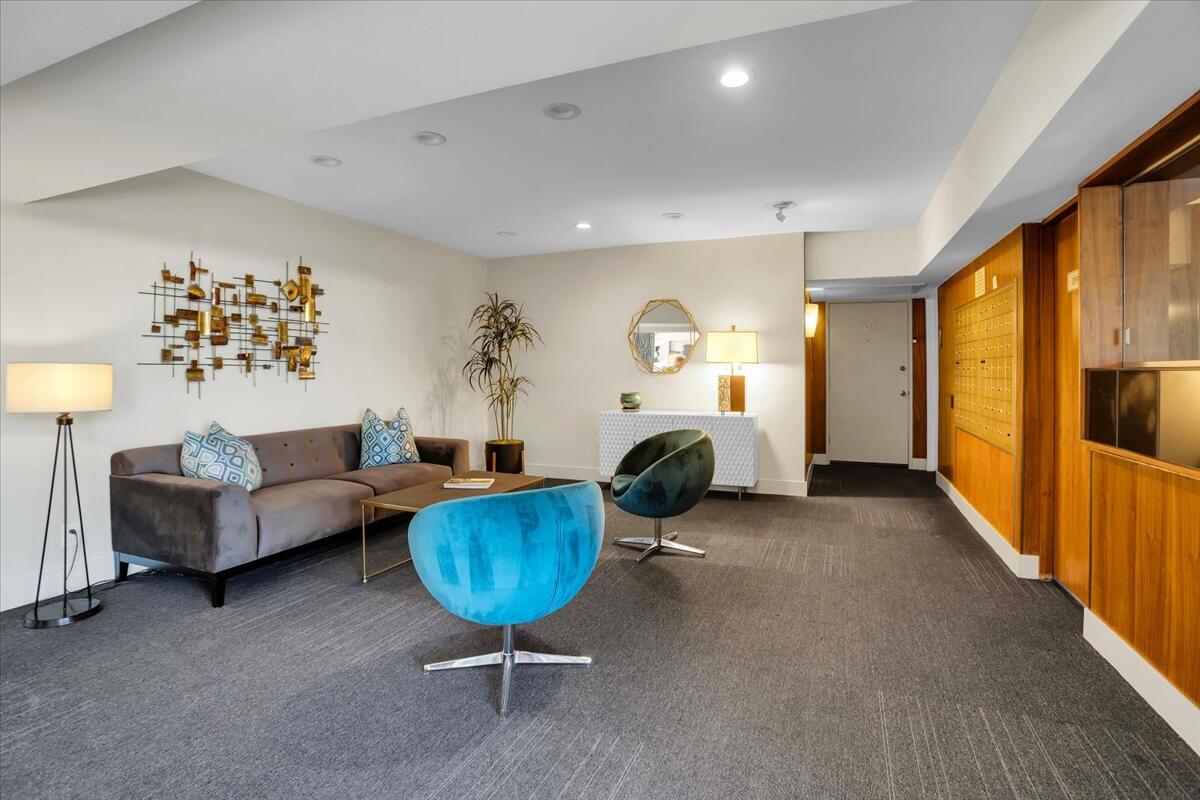 277 East Alejo Road, Unit 101 Palm Springs, CA 92262 - Photo 39 of 42 Community Lobby