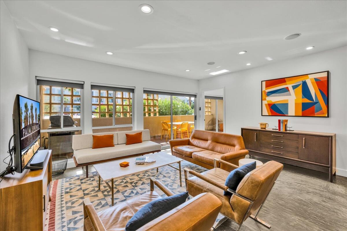 277 East Alejo Road, Unit 101 Palm Springs, CA 92262 - Photo 4 of 42 Living Room