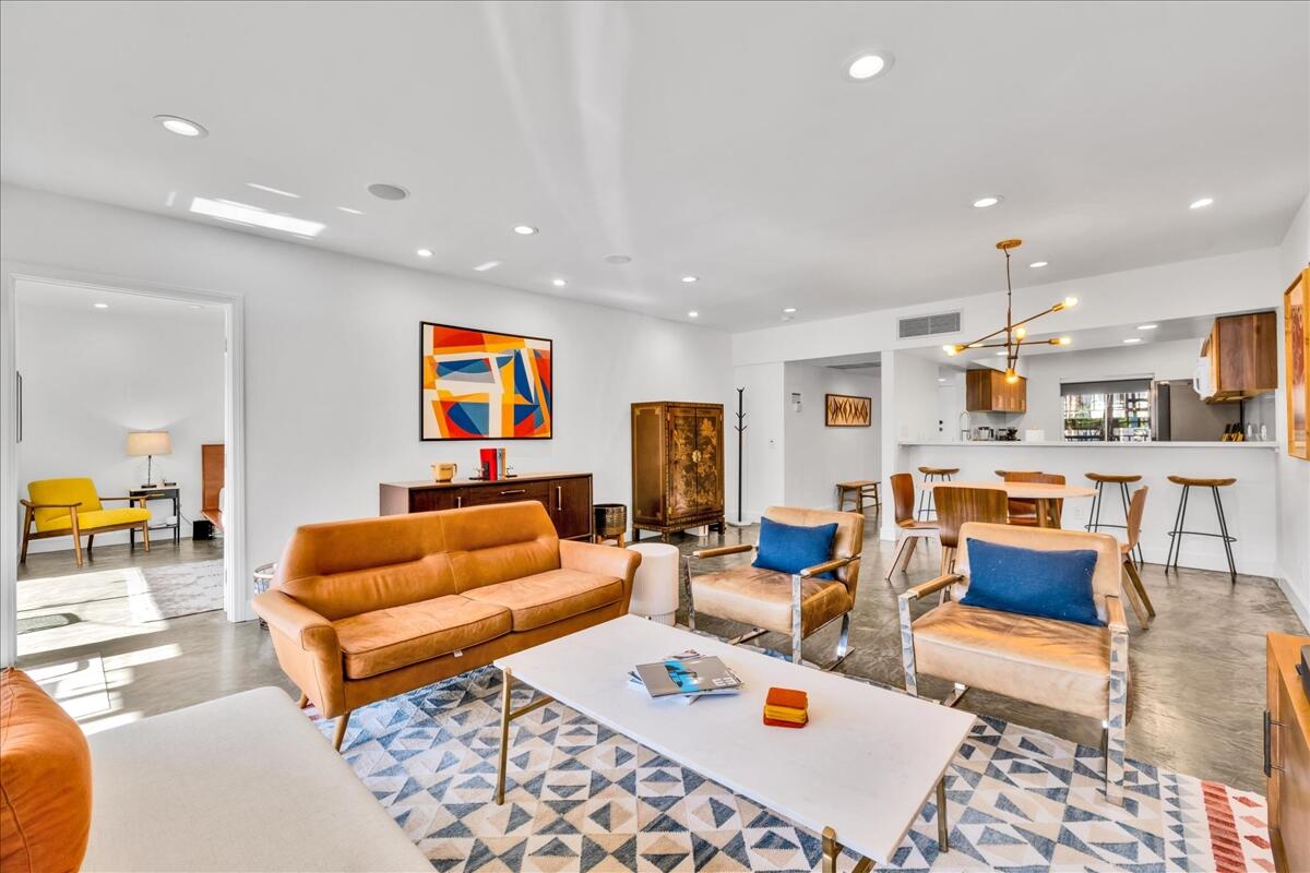 277 East Alejo Road, Unit 101 Palm Springs, CA 92262 - Photo 7 of 42 Living Room