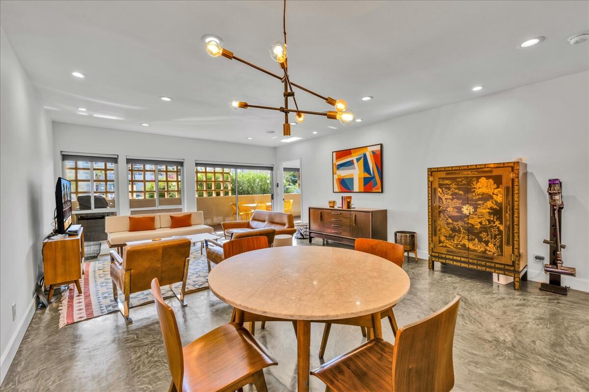 277 East Alejo Road, Unit 101 Palm Springs, CA 92262 - Photo 9 of 42 Dining Room