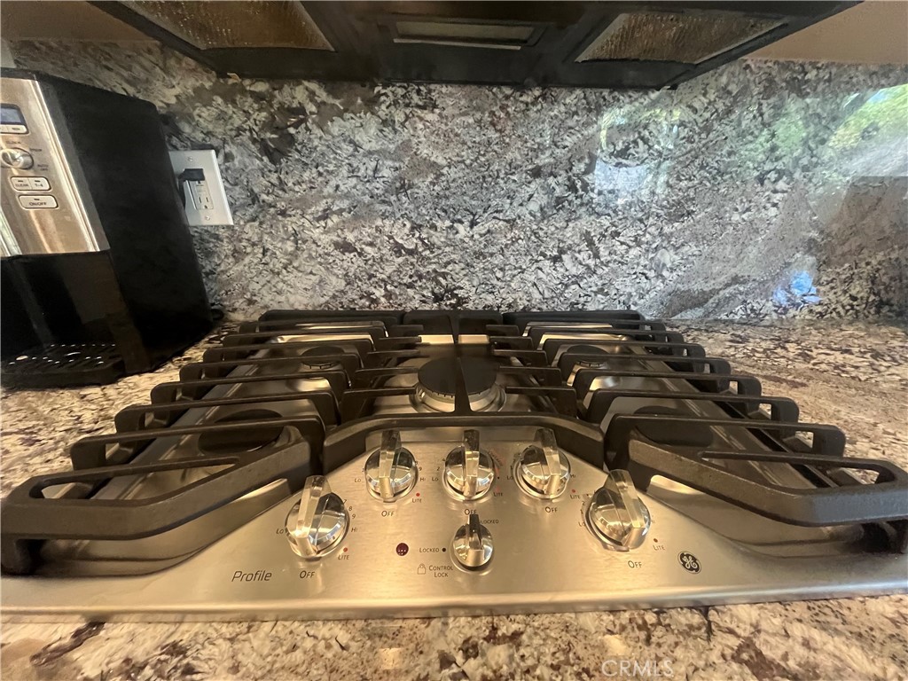 31420 Corte Madera Temecula, CA 92592 - Photo 11 of 54 Top of the line appliances!