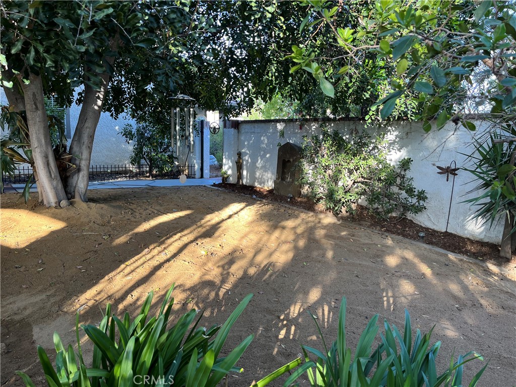 31420 Corte Madera Temecula, CA 92592 - Photo 40 of 54 a view of a yard with plants and trees