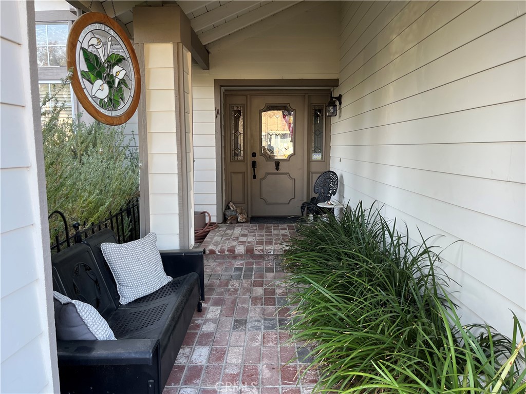 31420 Corte Madera Temecula, CA 92592 - Photo 4 of 54 Entryway