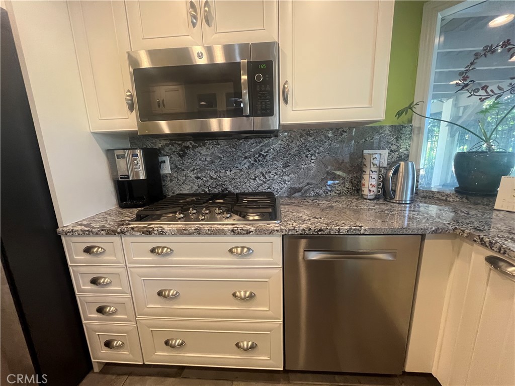 31420 Corte Madera Temecula, CA 92592 - Photo 10 of 54 a stove top oven sitting inside of a kitchen