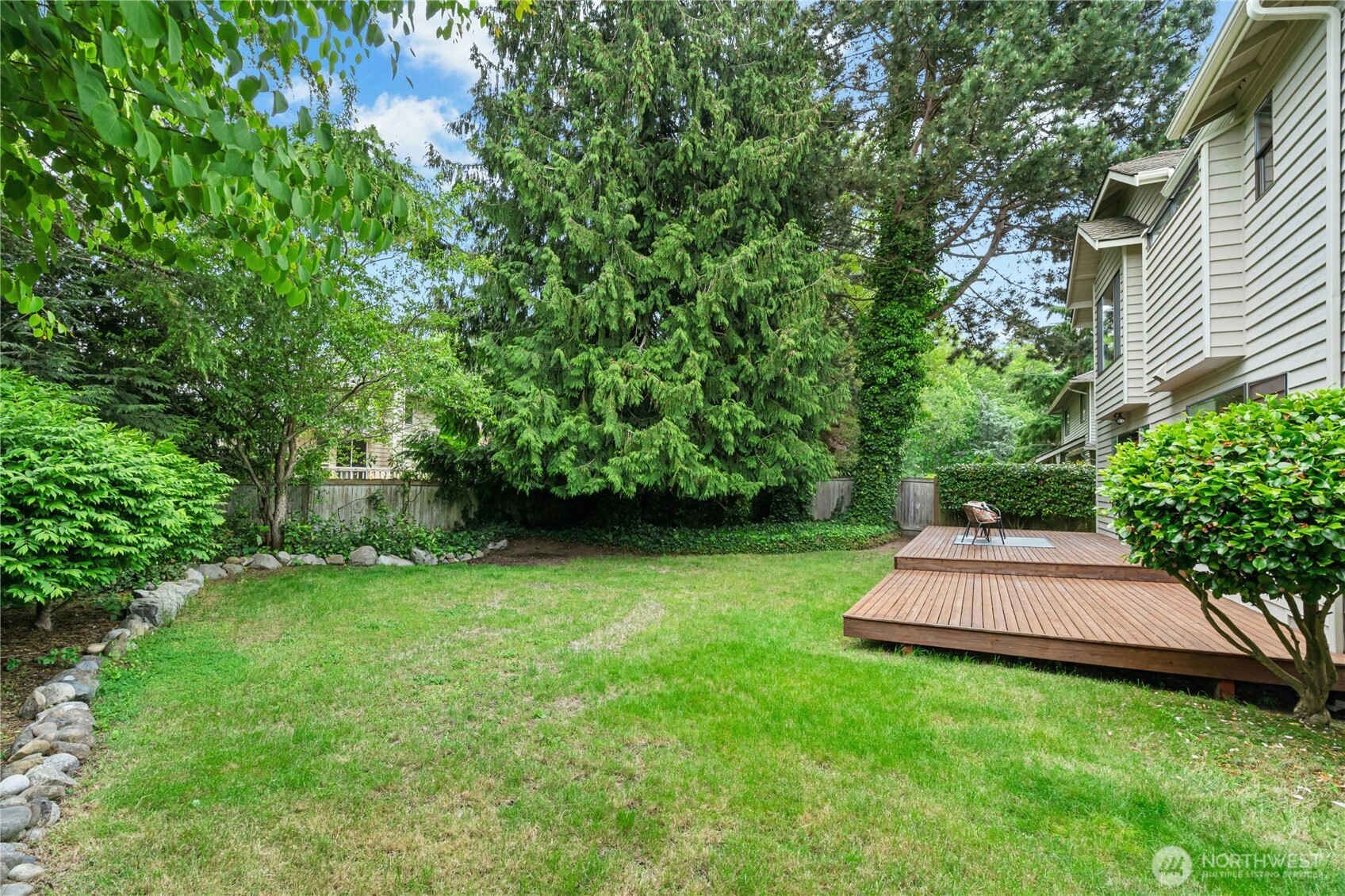 5211 103rd Street Southwest, Unit SW Mukilteo, WA 98275 - Photo 33 of 40 a backyard of a house with a garden and plants