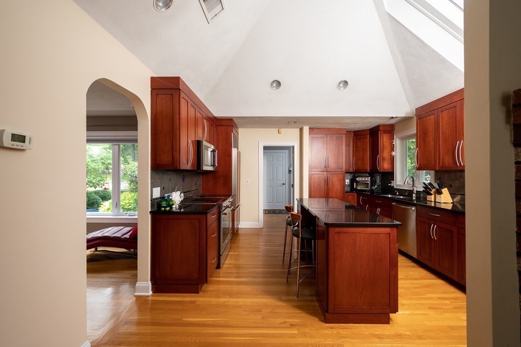 10 Canavan Drive Braintree, MA 02184 - Photo 14 of 38