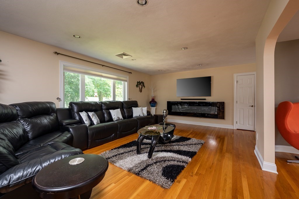 10 Canavan Drive Braintree, MA 02184 - Photo 8 of 38