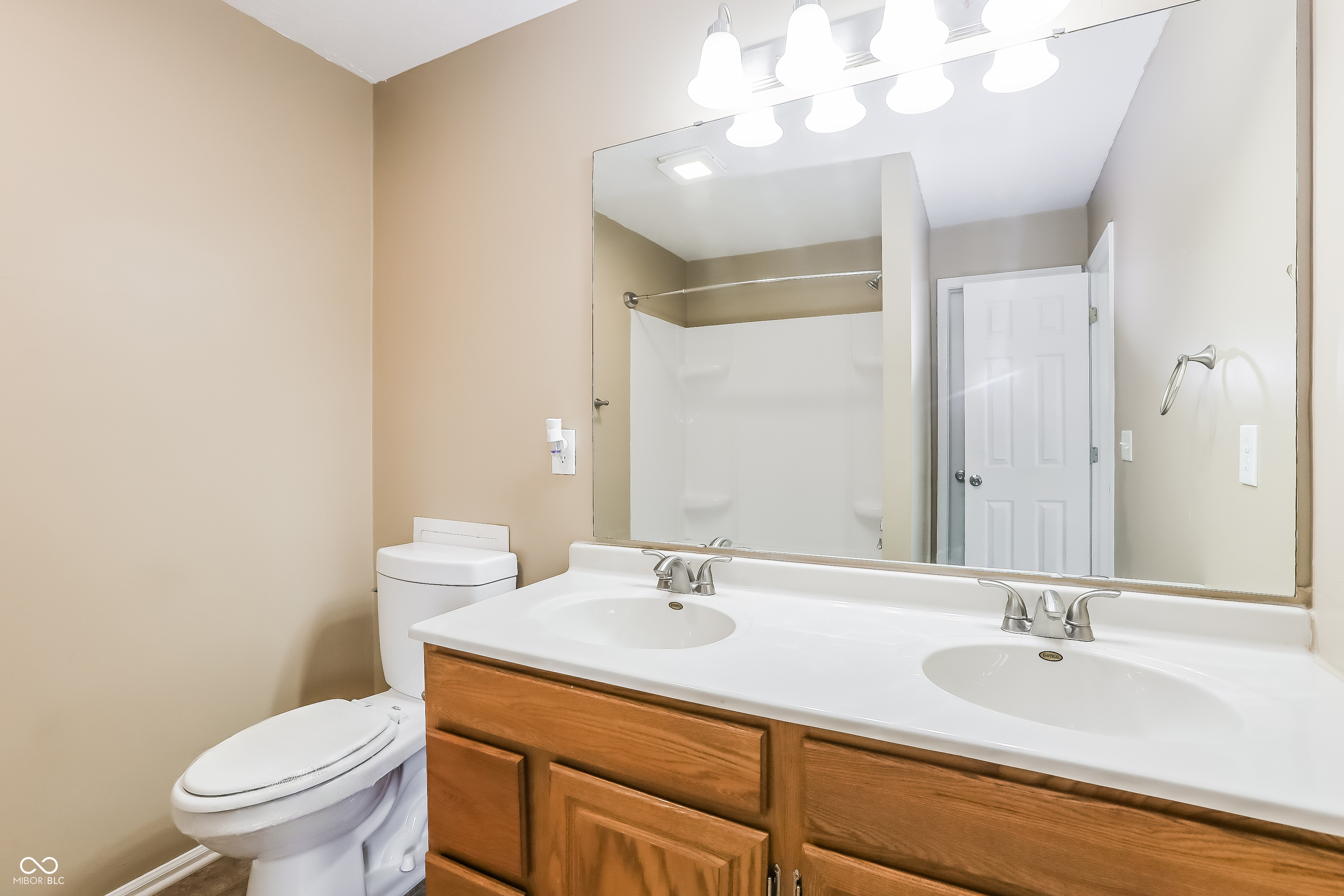 6672 Colleens Way Indianapolis, IN 46221 - Photo 10 of 17