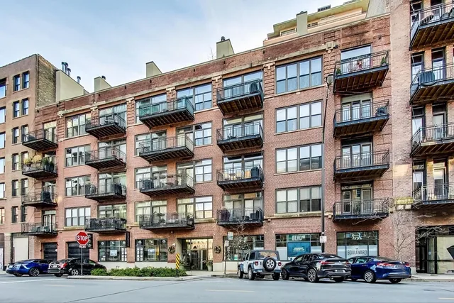 $2,400 | 375 West Erie Street, Unit 219, Chicago, IL 60654