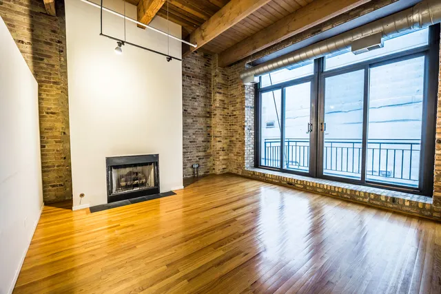 $2,400 | 375 West Erie Street, Unit 219, Chicago, IL 60654