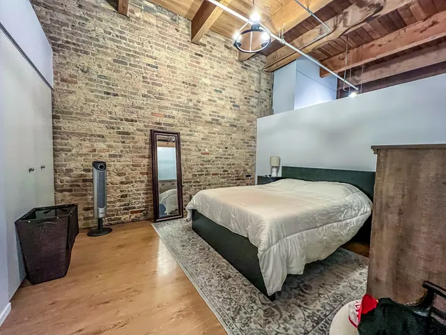 $2,400 | 375 West Erie Street, Unit 219, Chicago, IL 60654