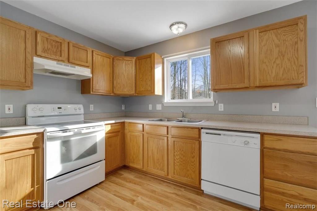 3408 Marshview Court Howell, MI 48843 - Photo 12 of 48