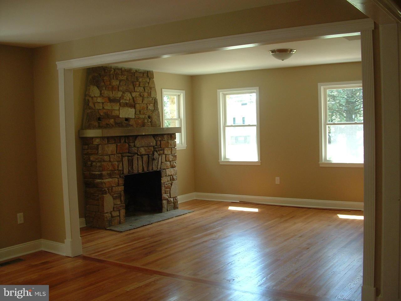 8664 Winands Road Randallstown, MD 21133 - Photo 5 of 23 Living Room