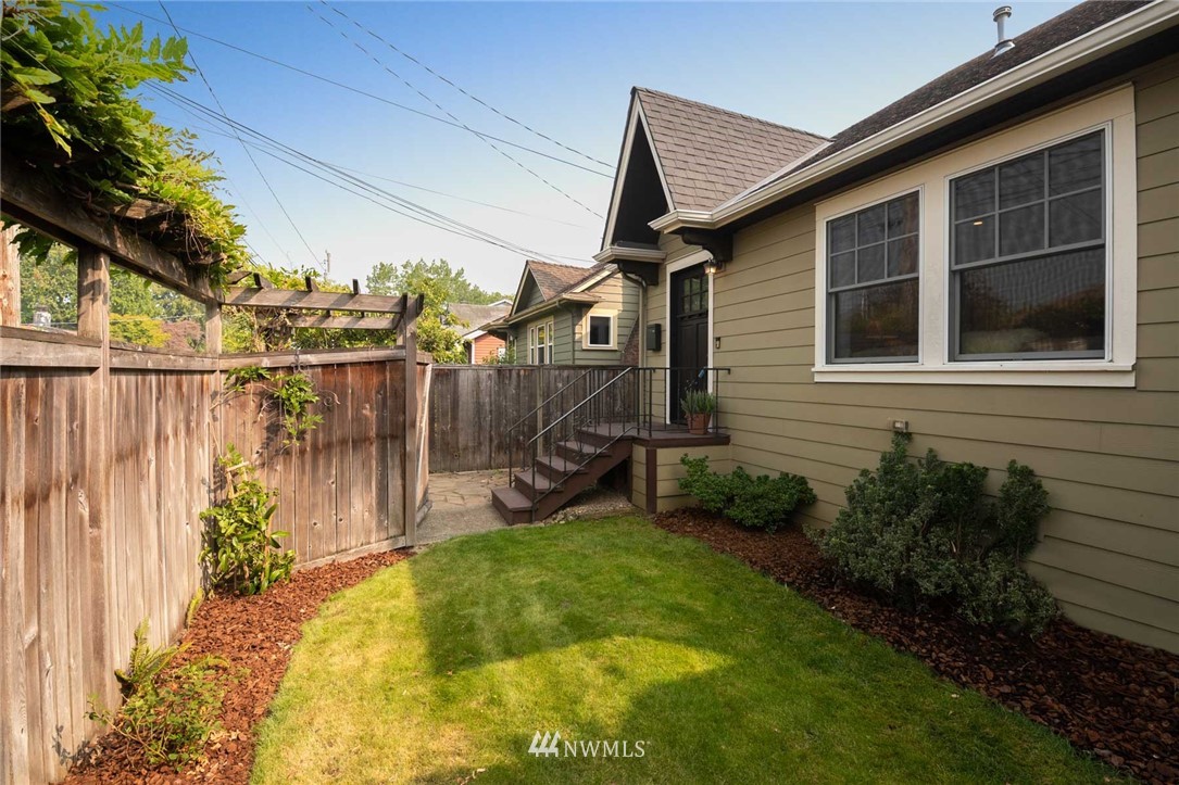 733 North 80th Street Seattle, WA 98103 - Photo 6 of 40 Gallery Image 6
