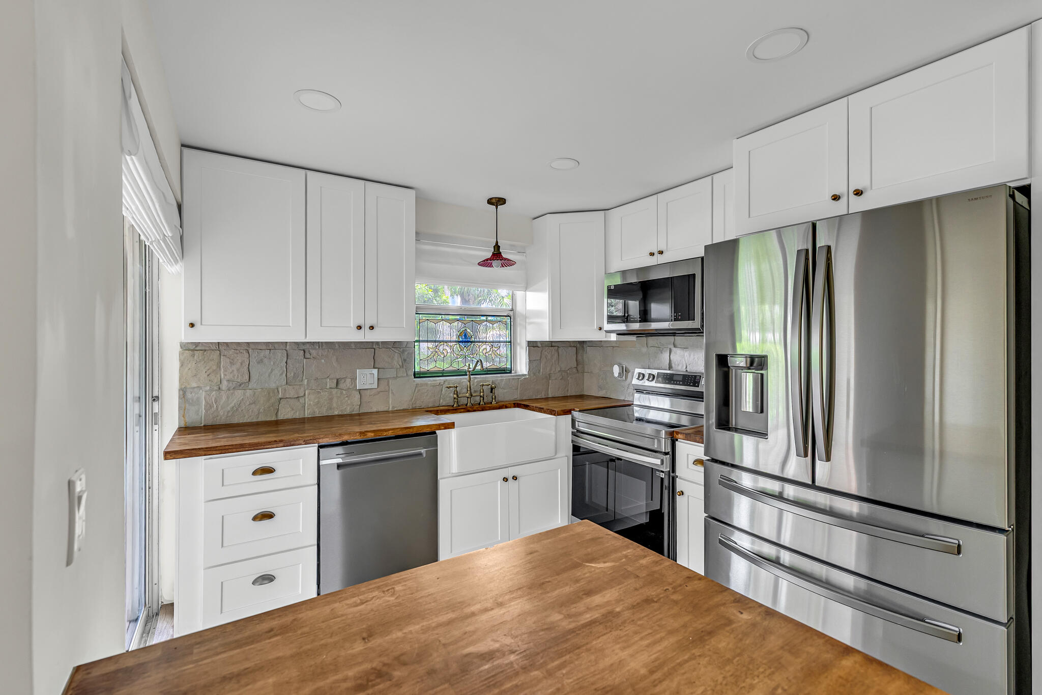 100 Royal Palm Way, Unit 1030 Boca Raton, FL 33432 - Photo 5 of 25 Kitchen