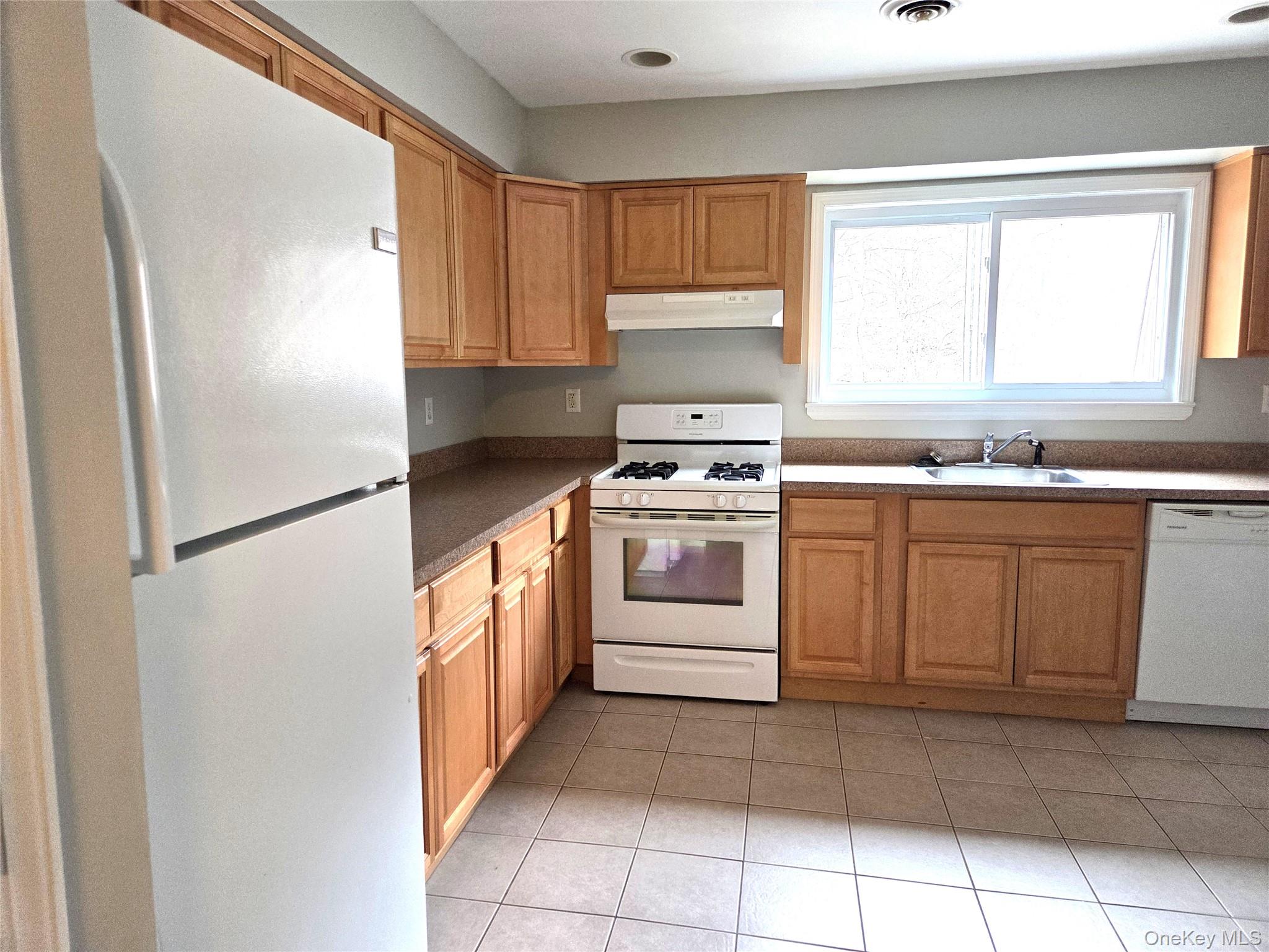 18 Pavilion Ridge Way, Unit 16 Suffern, NY 10901 - Photo 4 of 14