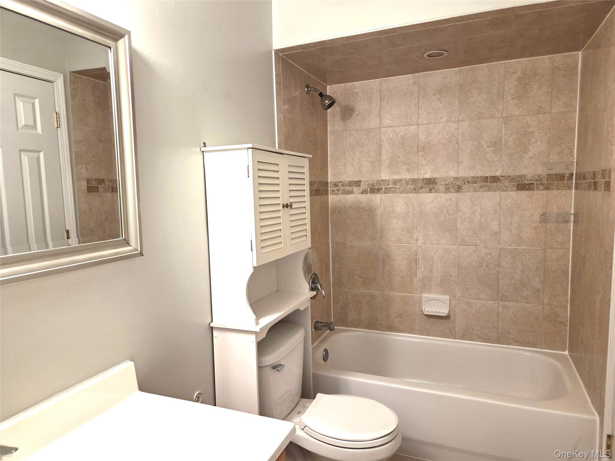 18 Pavilion Ridge Way, Unit 16 Suffern, NY 10901 - Photo 5 of 14