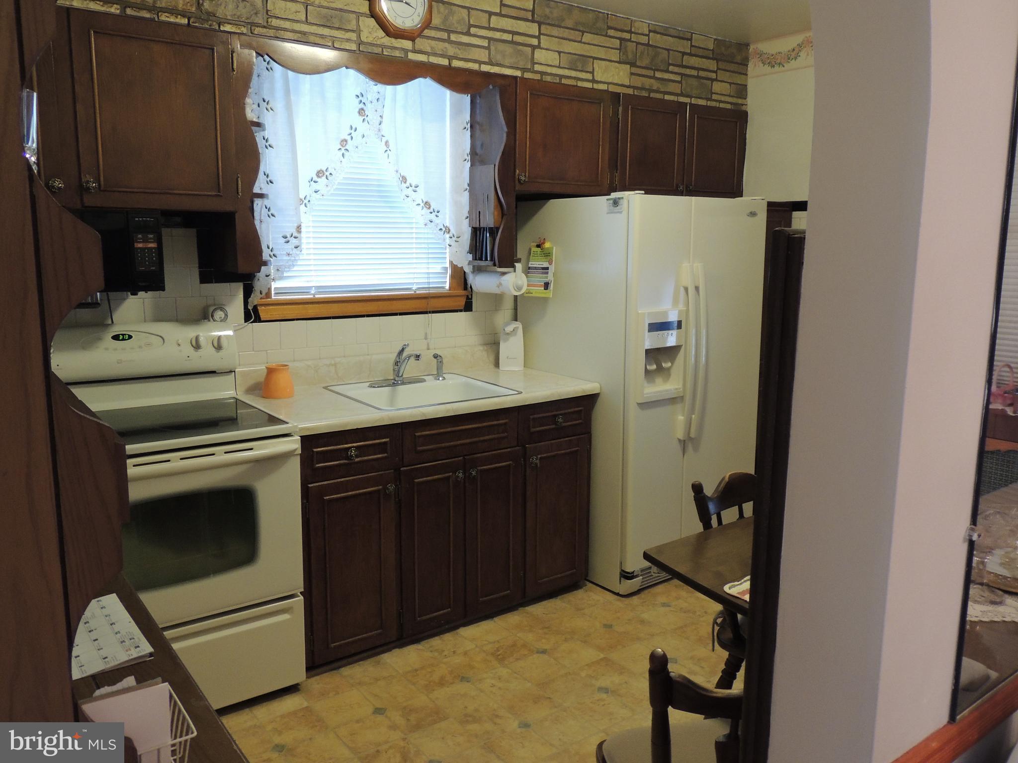 8504 Daytona Road Baltimore, MD 21237 - Photo 7 of 18 kitchen - leads to sunroom