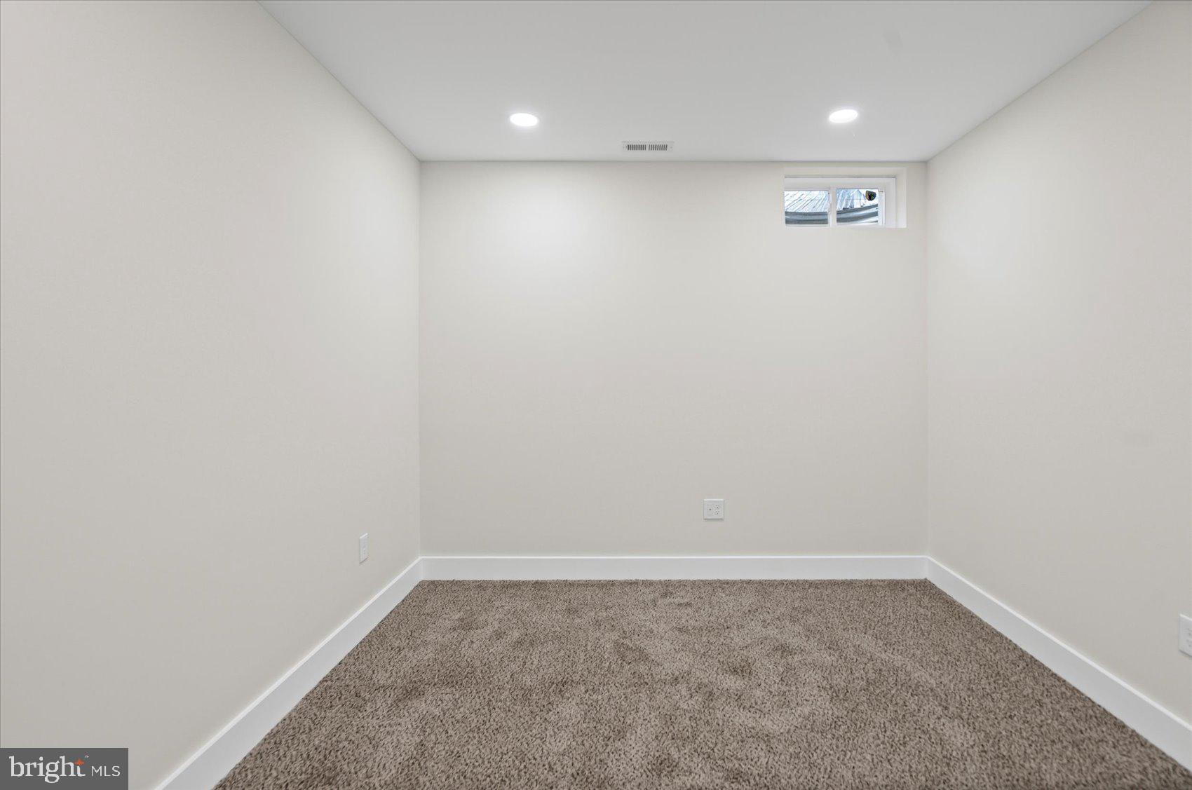 9534 Bauer Avenue Baltimore, MD 21236 - Photo 40 of 53 a view of a room