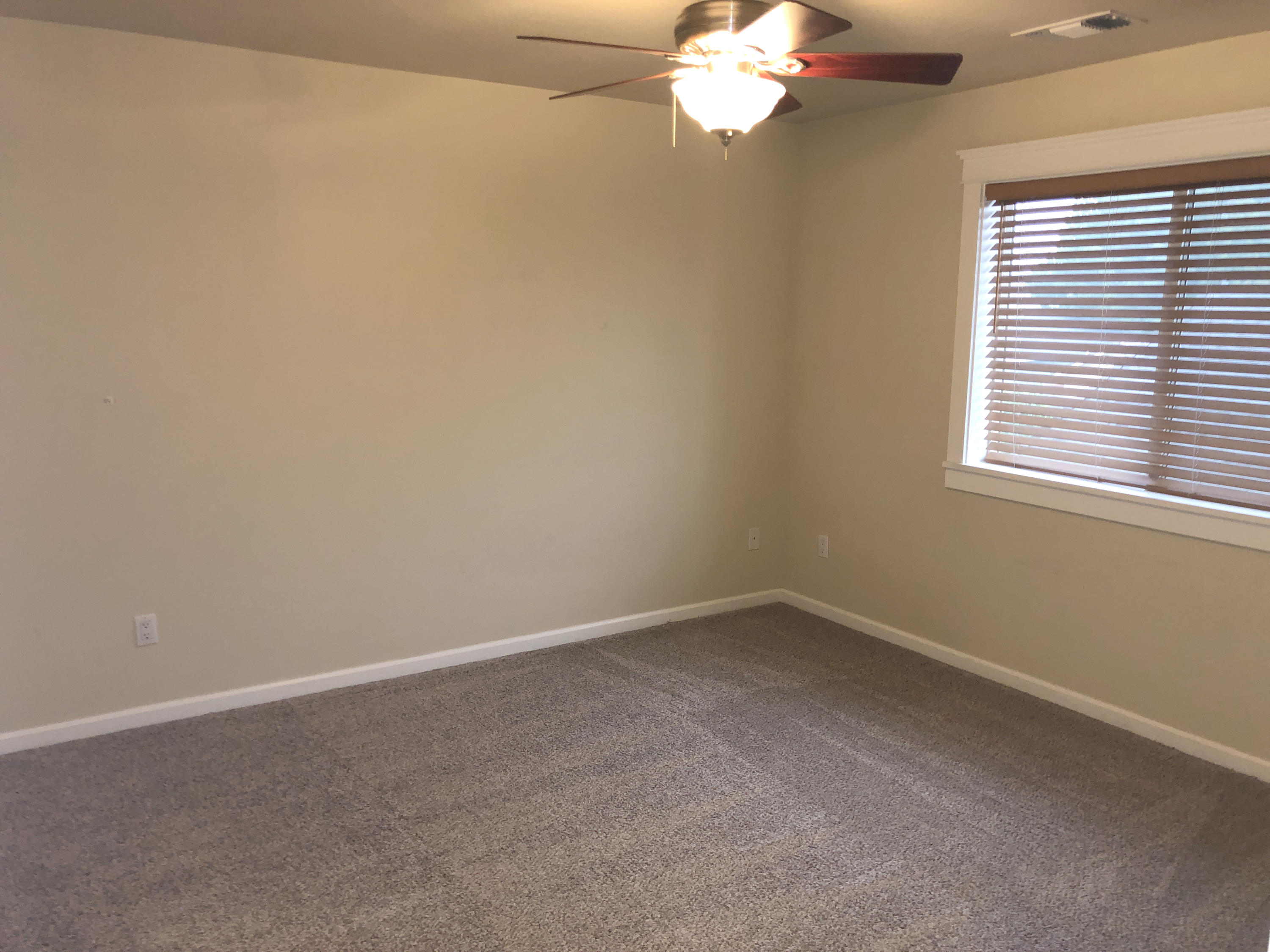 818 Ridgeway Avenue Central Point, OR 97502 - Photo 31 of 45 31