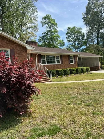 $297,900 | 904 Blackstone Circle, Thomasville, NC 27360