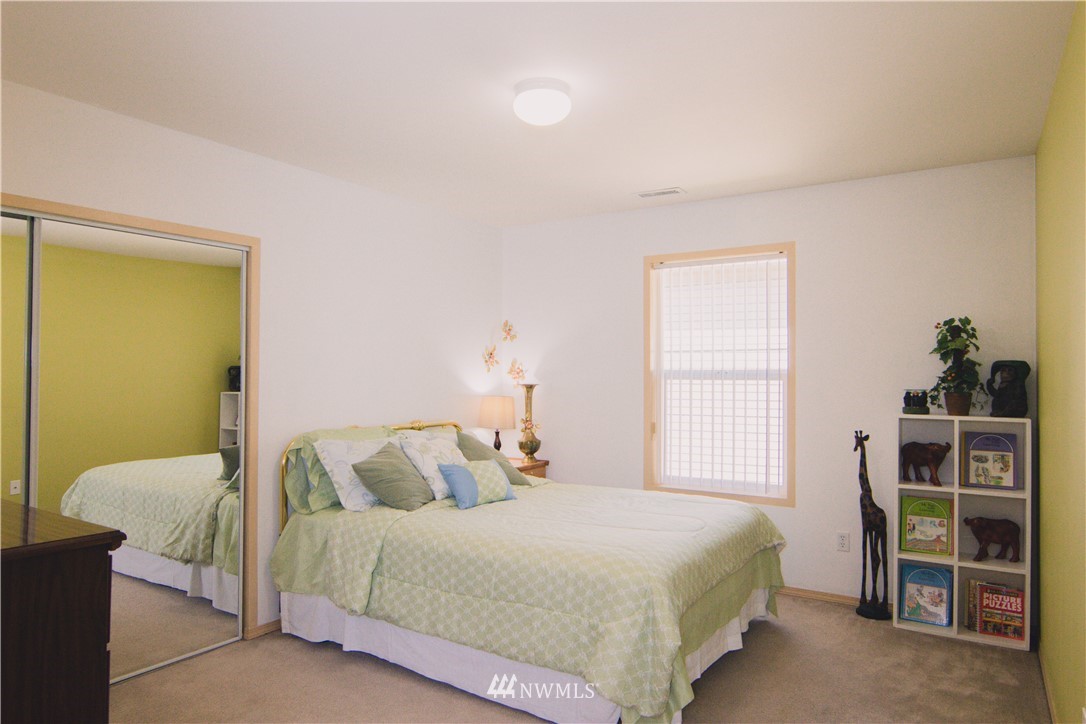 245 Ferndale Court Northeast Renton, WA 98056 - Photo 15 of 22