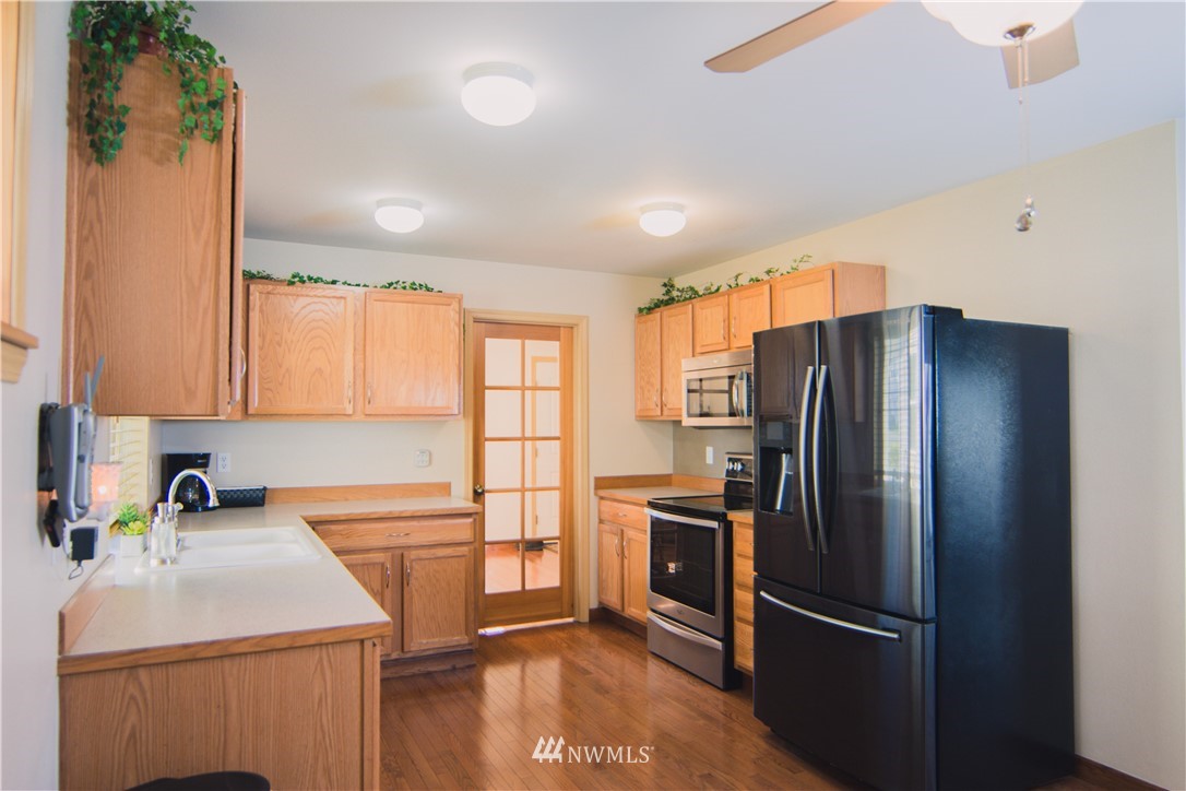 245 Ferndale Court Northeast Renton, WA 98056 - Photo 6 of 22