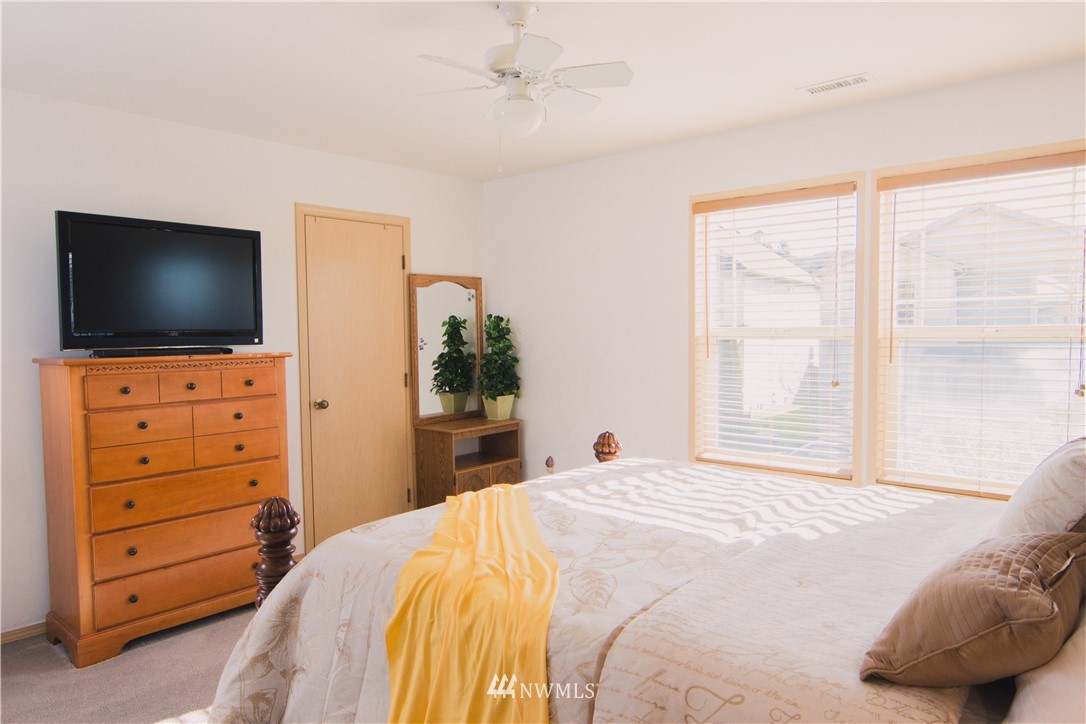 245 Ferndale Court Northeast Renton, WA 98056 - Photo 10 of 22
