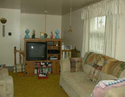 117 Homer Circle McKees Rocks, PA 15136 - Photo 2 of 8 Living Room.