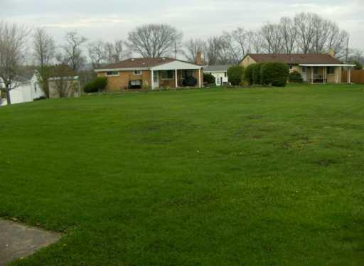117 Homer Circle McKees Rocks, PA 15136 - Photo 7 of 8 Yard/Garden.