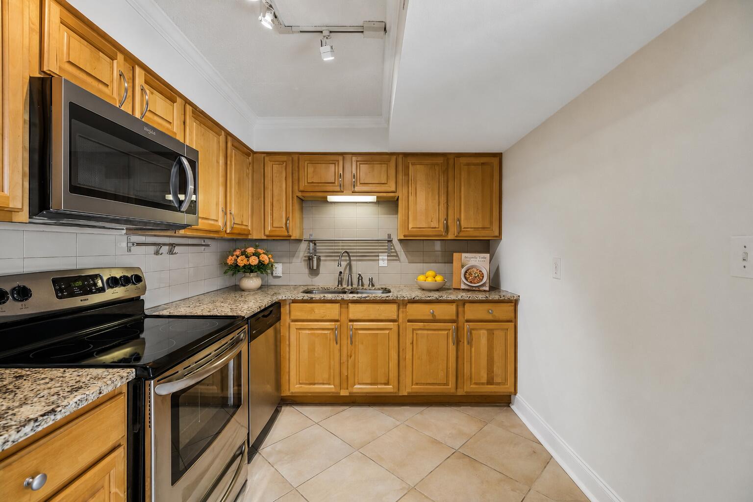 1131 Stringers Ridge Road, Unit 10K Chattanooga, TN 37405 - Photo 7 of 41 7