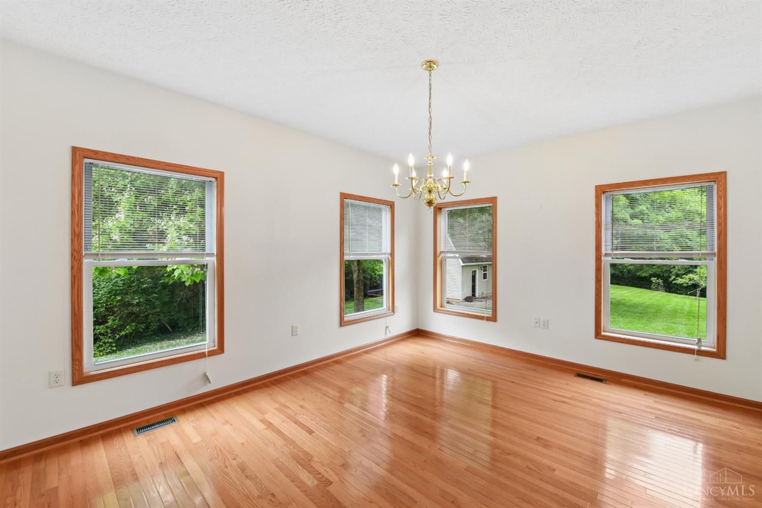 1109 Asbury Road Cincinnati, OH 45255 - Photo 34 of 69