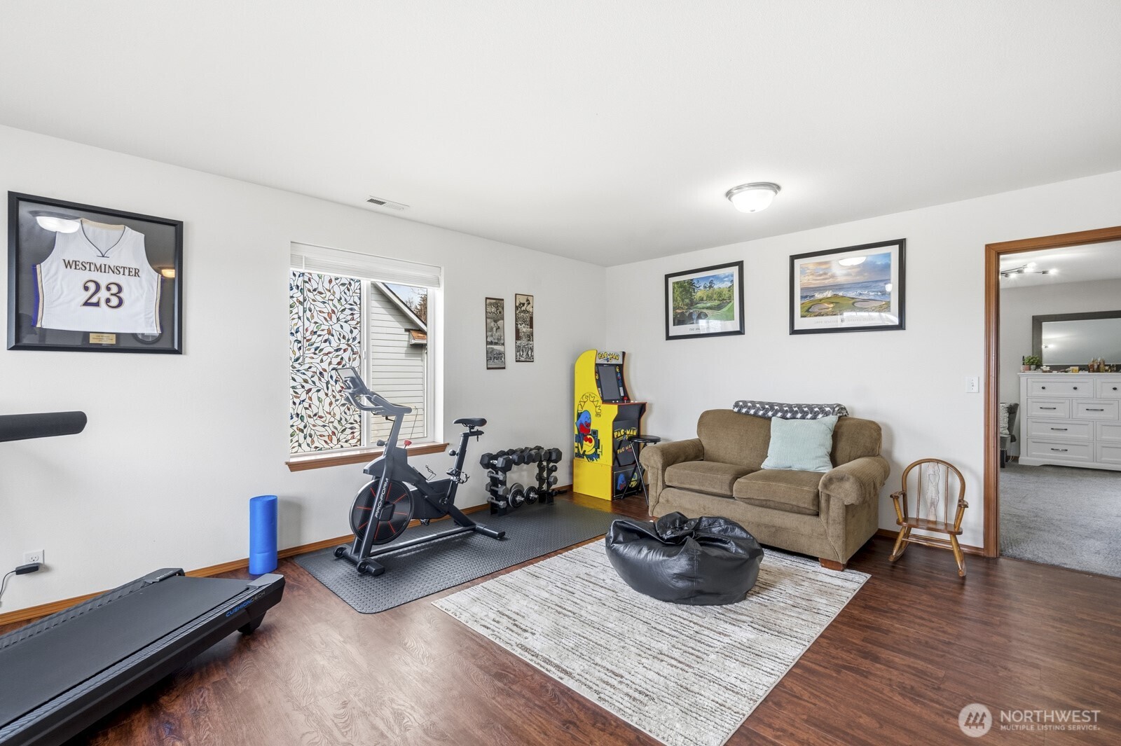 1804 Harborview Drive Aberdeen, WA 98520 - Photo 11 of 30 a living room with furniture flat screen tv and window