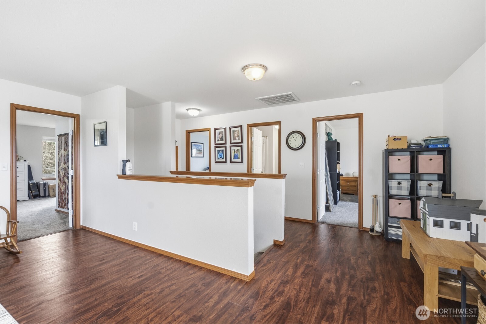 1804 Harborview Drive Aberdeen, WA 98520 - Photo 18 of 30 a view of a livingroom with furniture and wooden floor