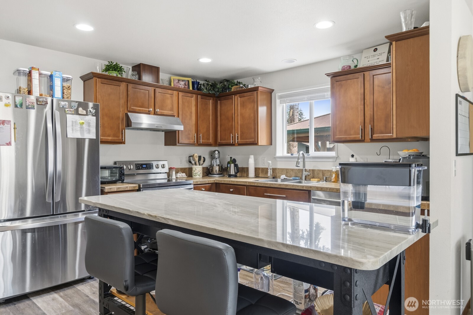 1804 Harborview Drive Aberdeen, WA 98520 - Photo 4 of 30 a kitchen with granite countertop a sink appliances and cabinets